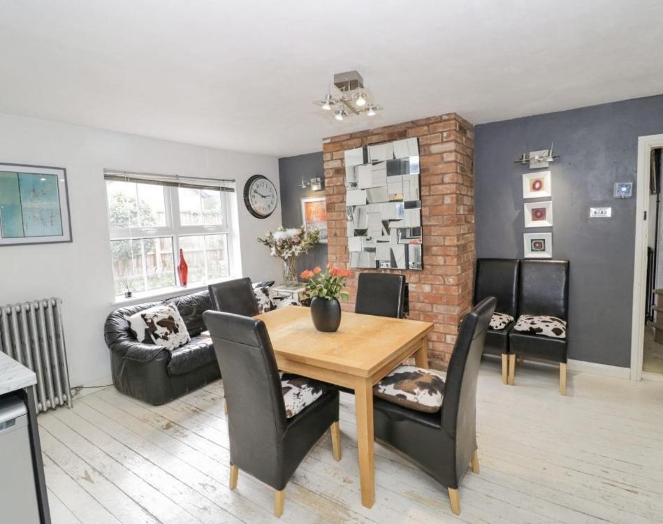Lovely Comfortable 3 Bed Home, 伍斯特 外观 照片